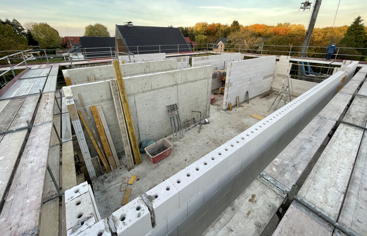 Die Wände im Obergeschoss entstehen obergeschoss November 2021 – Finale Rohbauphase, das Obergeschoss entsteht Obergeschoss 04